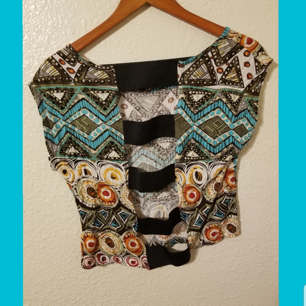💙 Colorful open back crop top. 💙